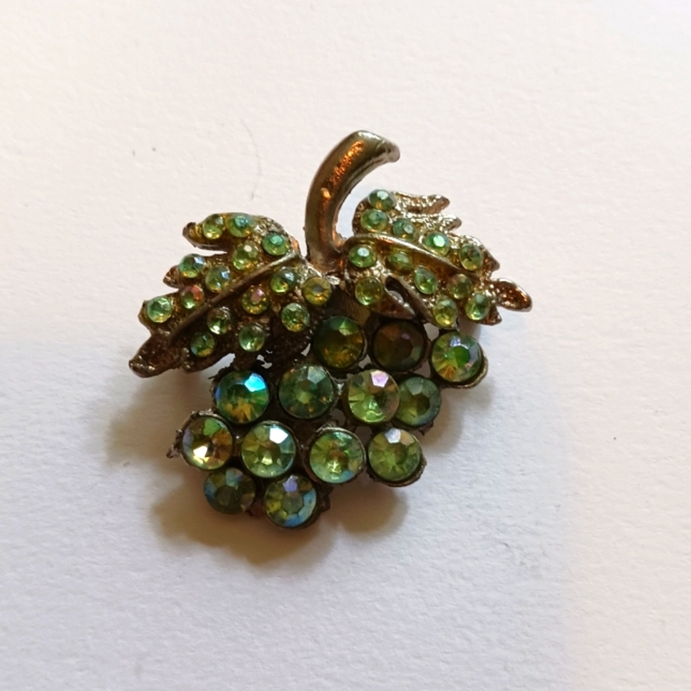Vintage Grape Cluster Brooch - Picture 2 of 4